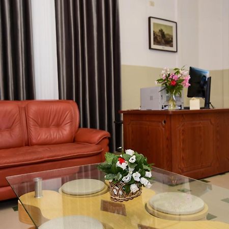 Koa Hotel Durrës Esterno foto