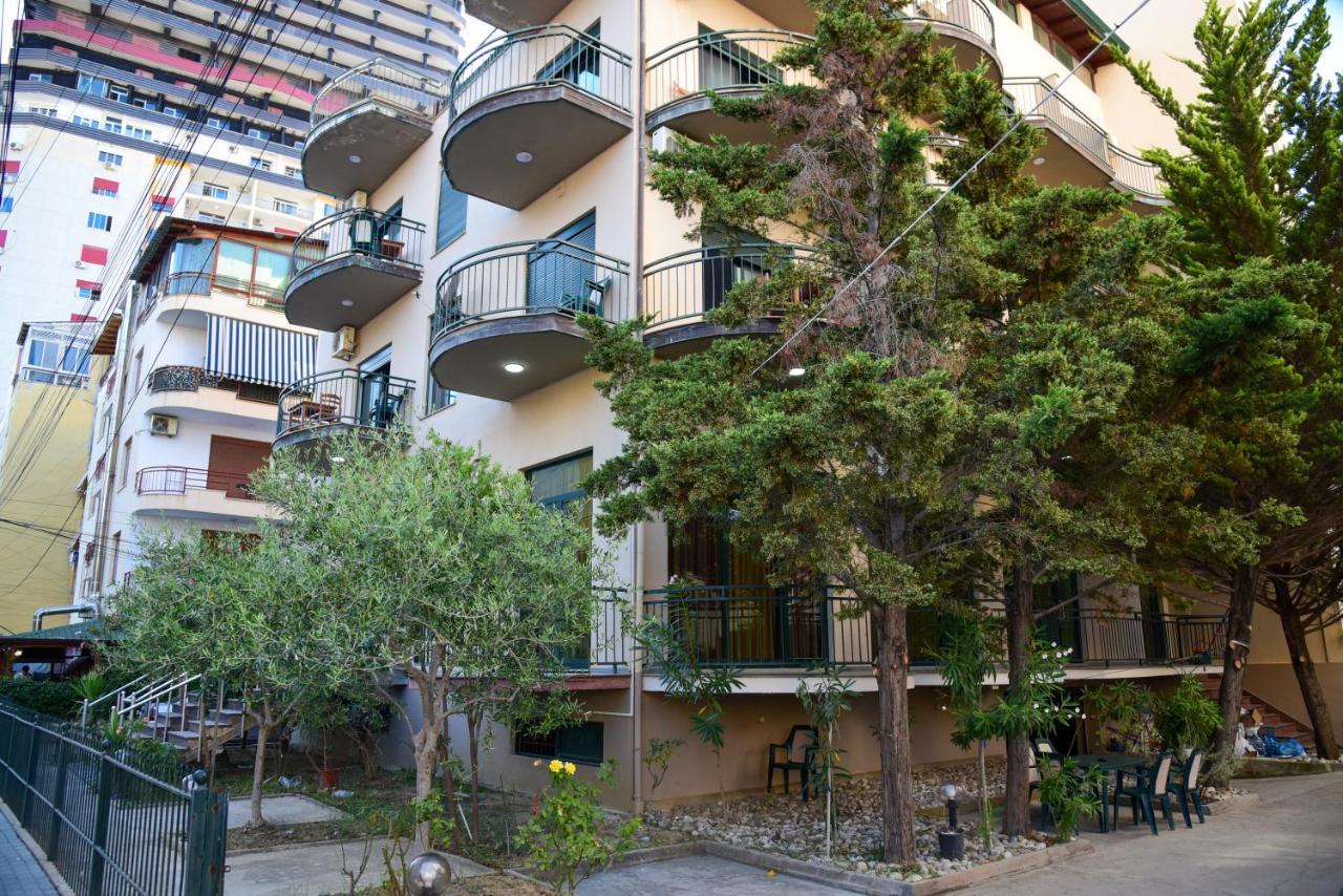 Koa Hotel Durrës Esterno foto