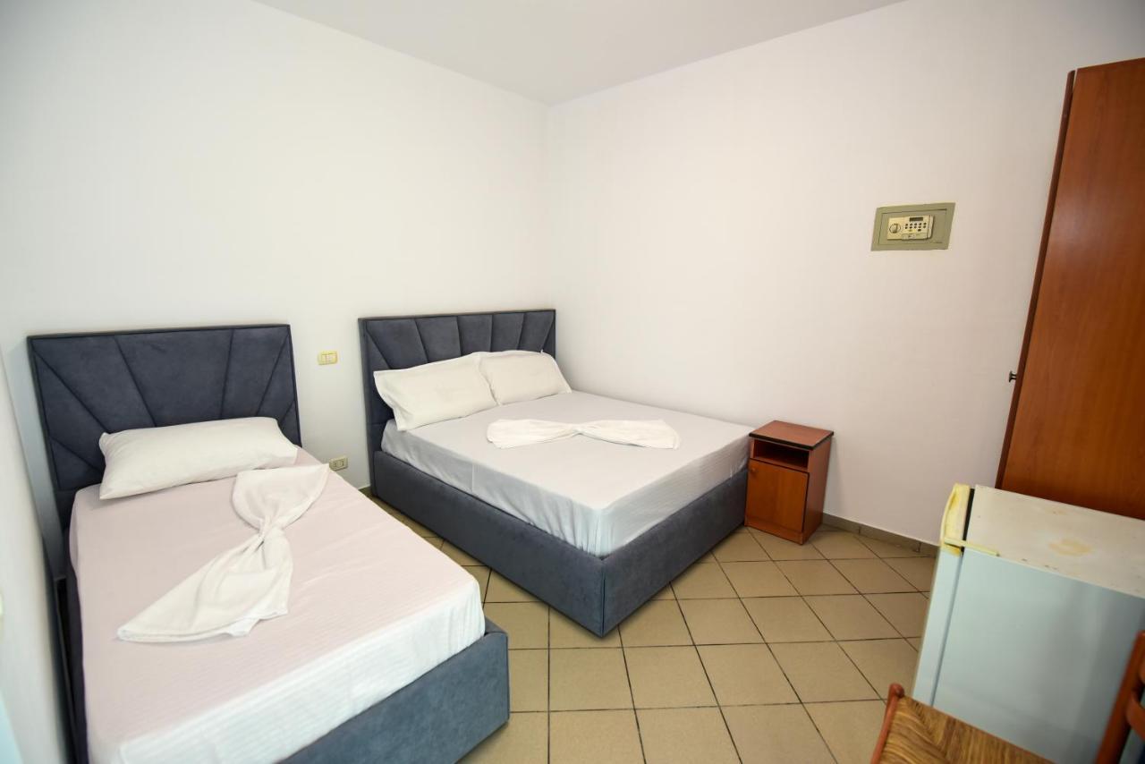 Koa Hotel Durrës Esterno foto