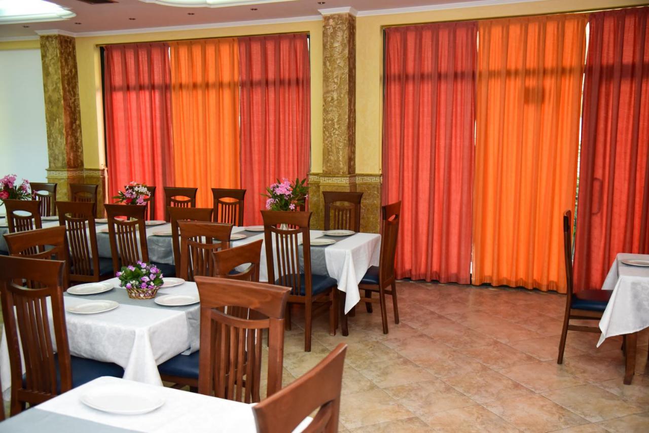 Koa Hotel Durrës Esterno foto