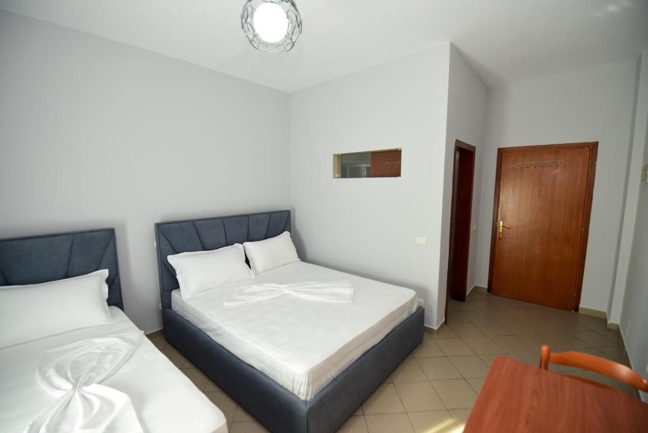 Koa Hotel Durrës Esterno foto