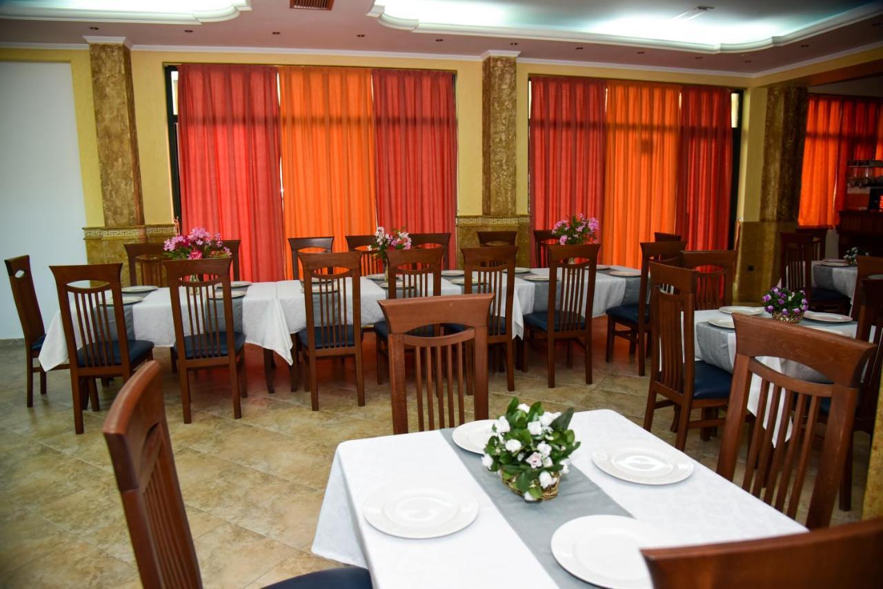 Koa Hotel Durrës Esterno foto